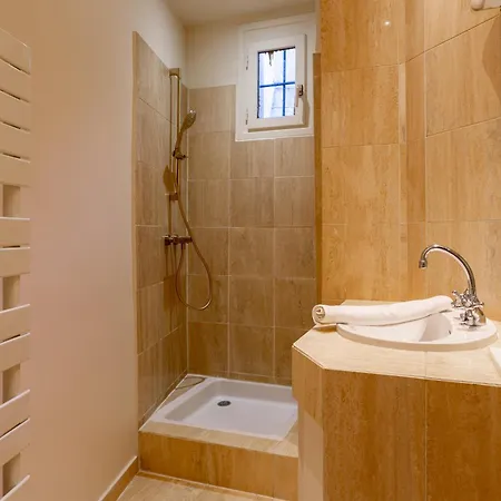 The Maubourg Eiffel Tower Апартаменты *