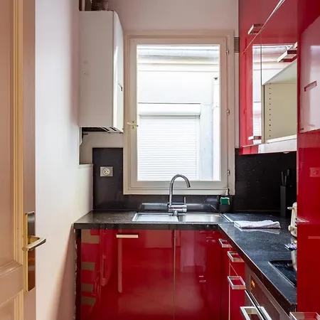 Апартаменты The Maubourg Eiffel Tower *